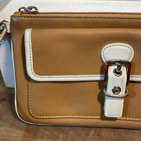 Coach Camel Tan White Trim Leather Classic Neutral Preppy Zip Close Wristlet - Picture 2 of 13